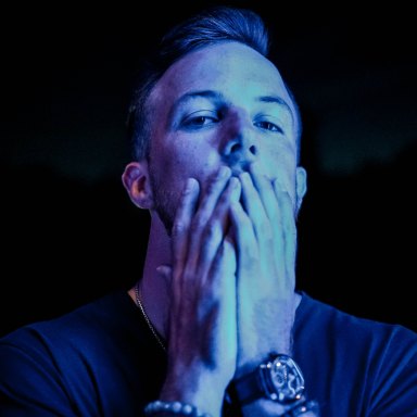 Man who is still friend with his exes