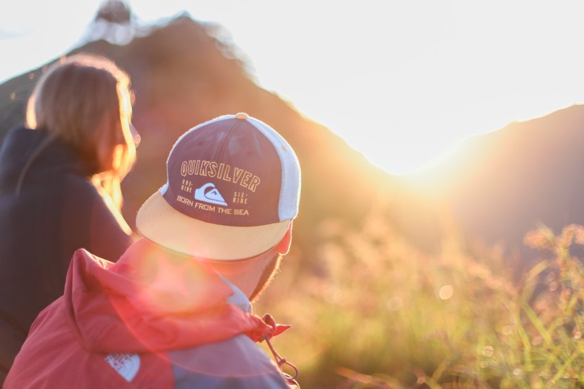 The Heartbreaking Truth About Loving Your Best Friend (Who Has No Idea How You Feel)