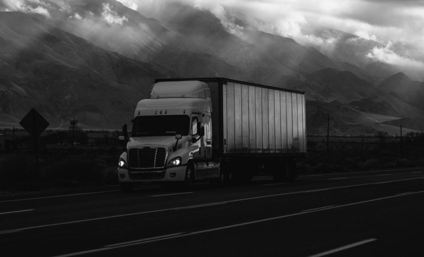 20 Truck Drivers On The Spookiest Thing To Happen To Them In The Middle Of The Night