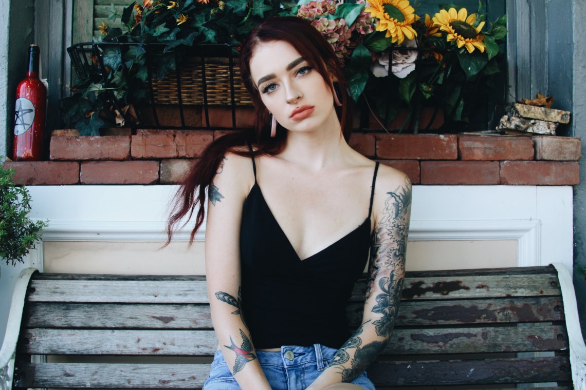 girl with tattoos red lips