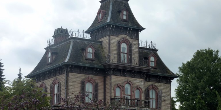 I’m A Real-Estate Agent Who Sells Haunted Houses, And I Wish I Wasn’t