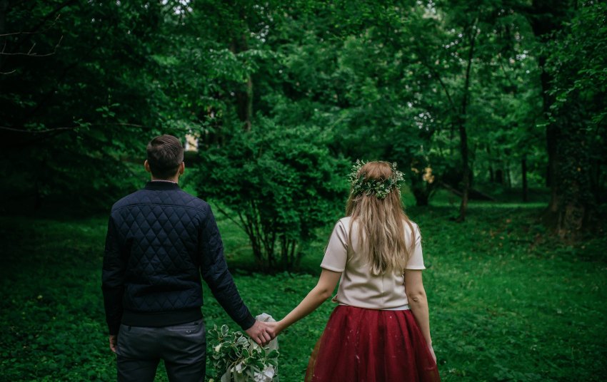 6 Warning Signs You're In A Toxic Relationship (And How To Move On)