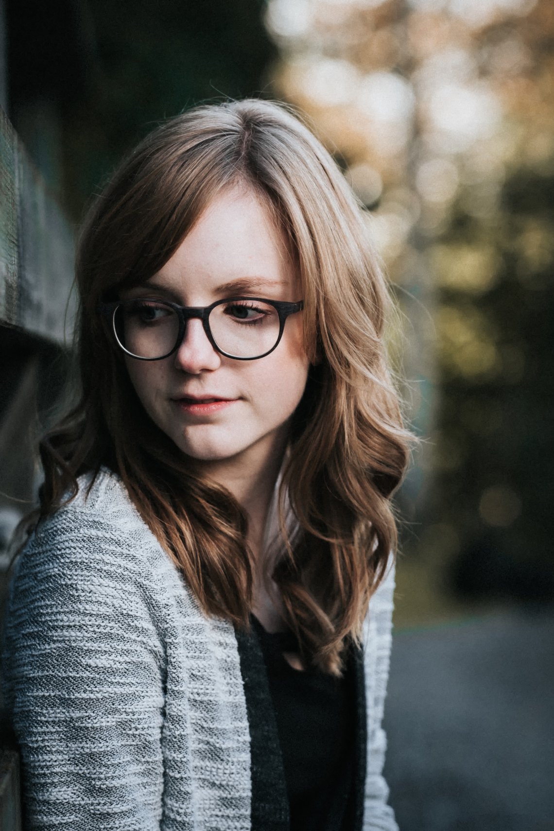 An intelligent girl who talks to herself