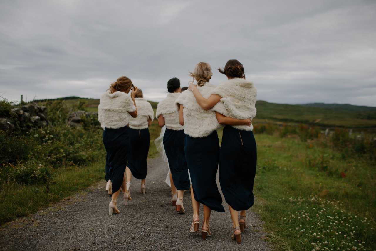 Women walk together down a road in solidatiry