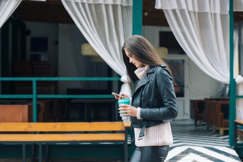 20 Texts You Can Send Her That’ll Change Whatever Type Of Day She’s Having