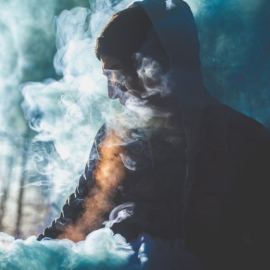 10 Warning Signs You're Dealing With A Narcissist