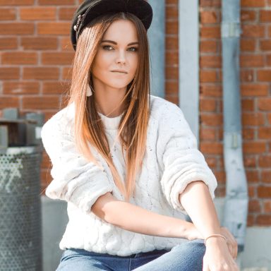 Girl who does not fall in love easily