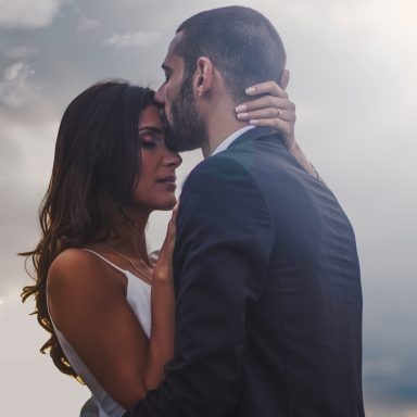Girl dating someone who only treats her well sometimes