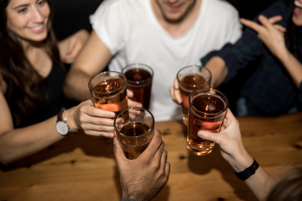 friends drinking beer