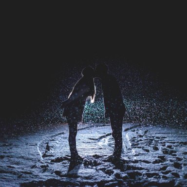 couple kissing in the snow
