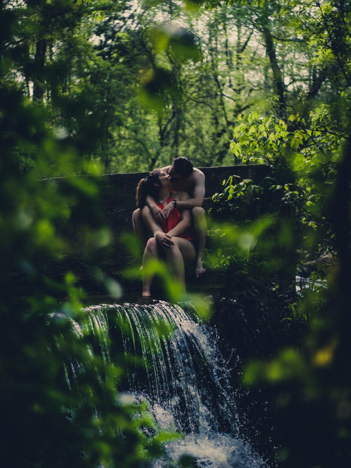 couple kissing in woods