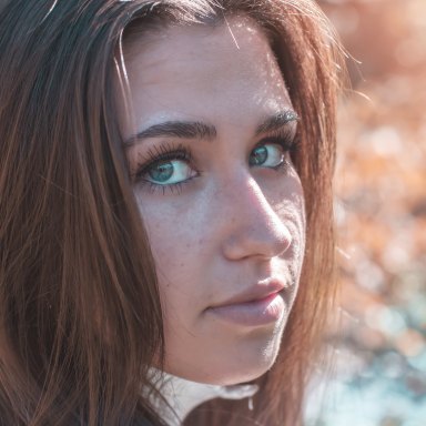 Girl ready to say goodbye in 2018