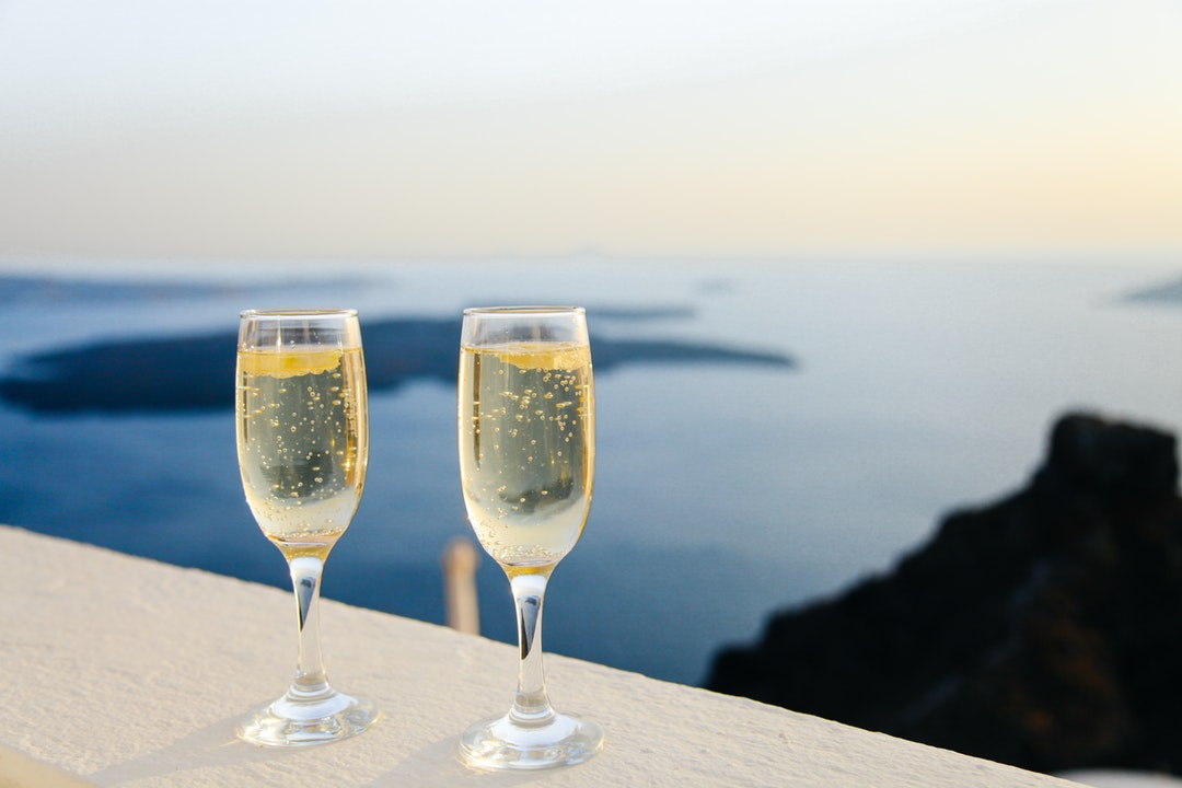 Two wine glass with champagne in them in Thera