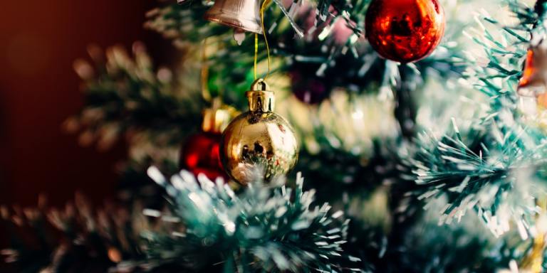 9 Ways To Support Your Grieving Loved Ones This Holiday Season
