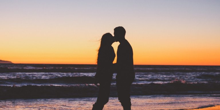 7 Hacks To Make Your Long Distance Relationship More Bearable