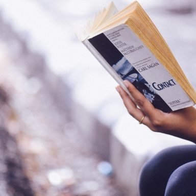 5 Powerful (And Doable!) Hacks To Read More Books This Year