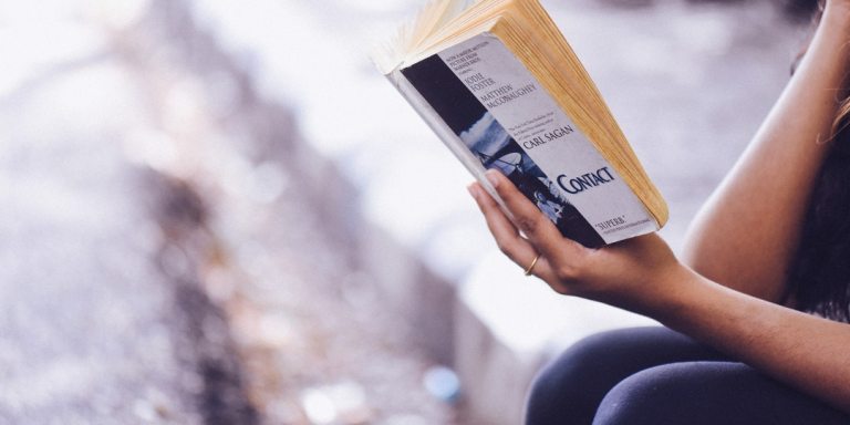 5 Powerful (And Doable!) Hacks To Read More Books This Year
