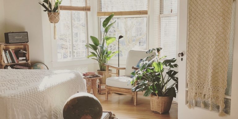 20 Essentials Every Girl Needs When Moving Into Her First Apartment