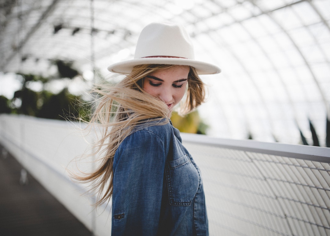 This Is How To Attract The Free-Spirited Woman You're Crushing On