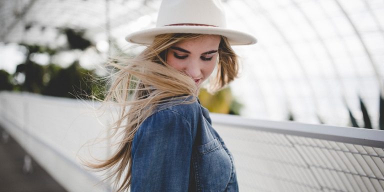 This Is How To Attract The Free-Spirited Woman You’re Crushing On