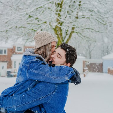 hugging couple, happy couple, snow couple, love, extravagant love, real love