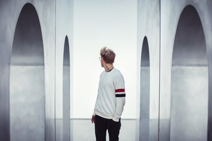 10 Subtle Signs He’s Lying To You (And Totally Getting Away With It) Based On His Body Language