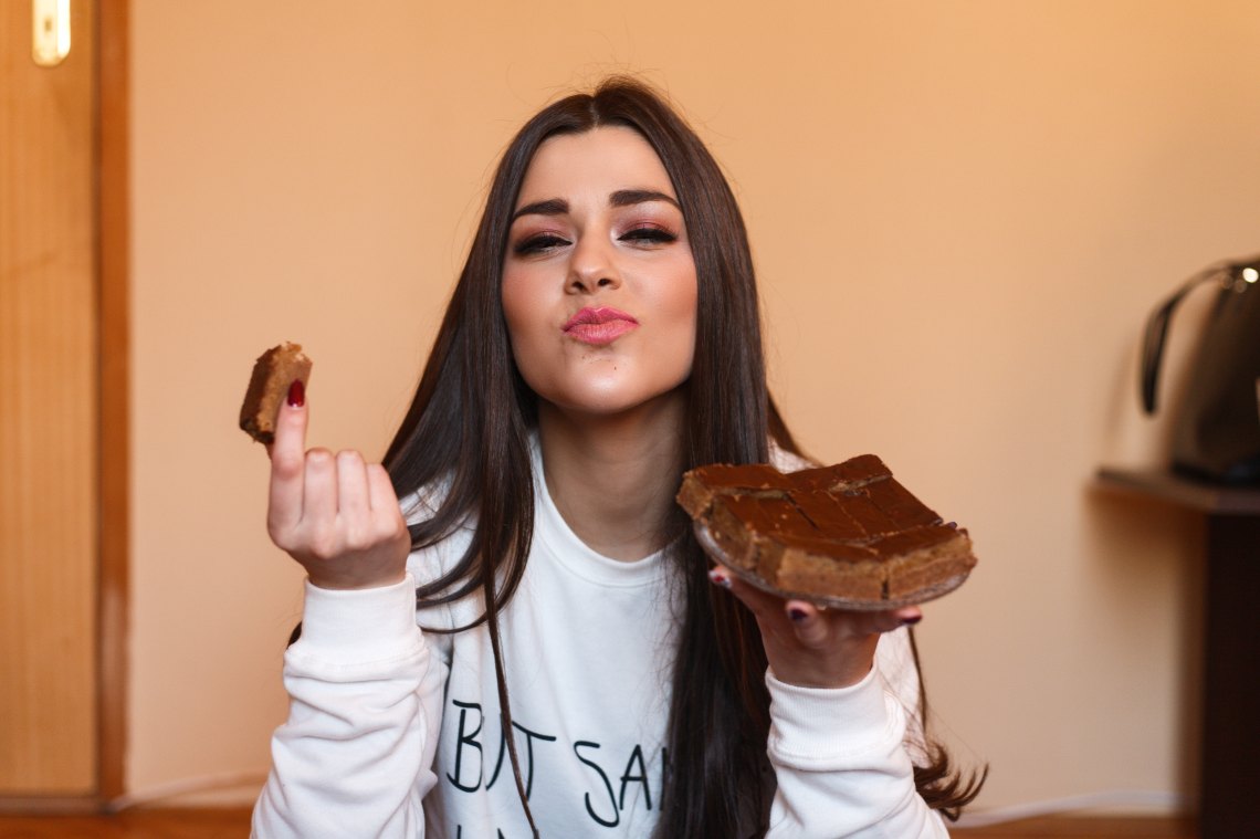 girl eating nutella toast