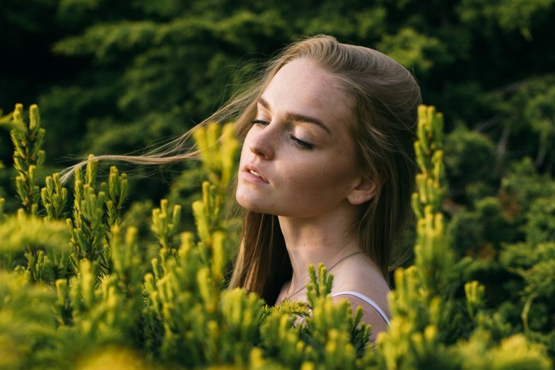 woman light field blonde