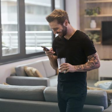 A boyfriend reading texts