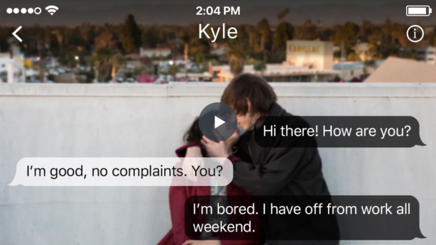 If She Sends You These Texts, She Likes You (And You’re Oblivious)