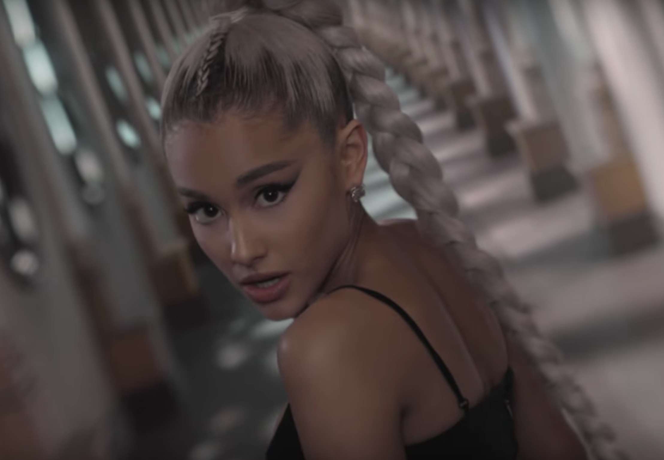 Ariana Grande Just Called Out This Sexist Tweet That Blamed Her For Mac