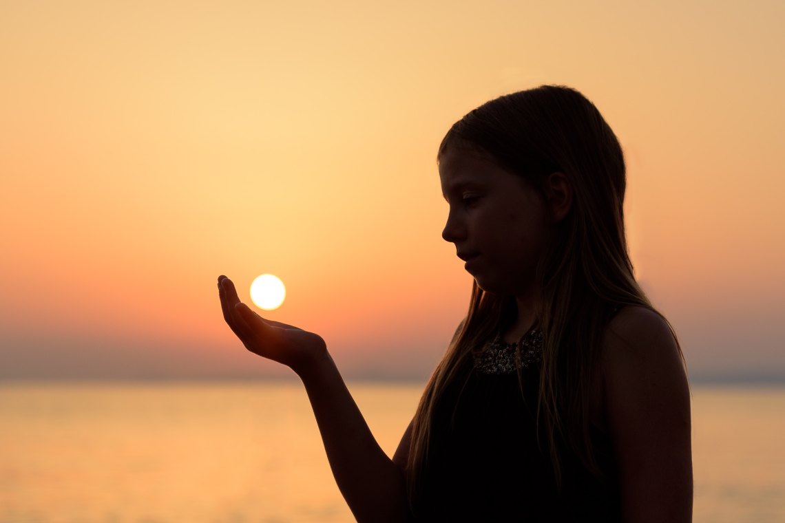Date A Girl Who Believes In Astrology