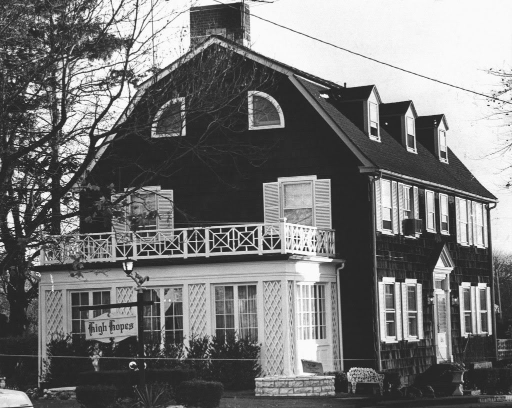 112 Ocean Avenue: 17 Creepy Facts About The House That Inspired 'The Amityville Horror'