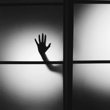 35 Victims On The Creepiest, Gut-Twisting Thing They Have Seen Through Their Window