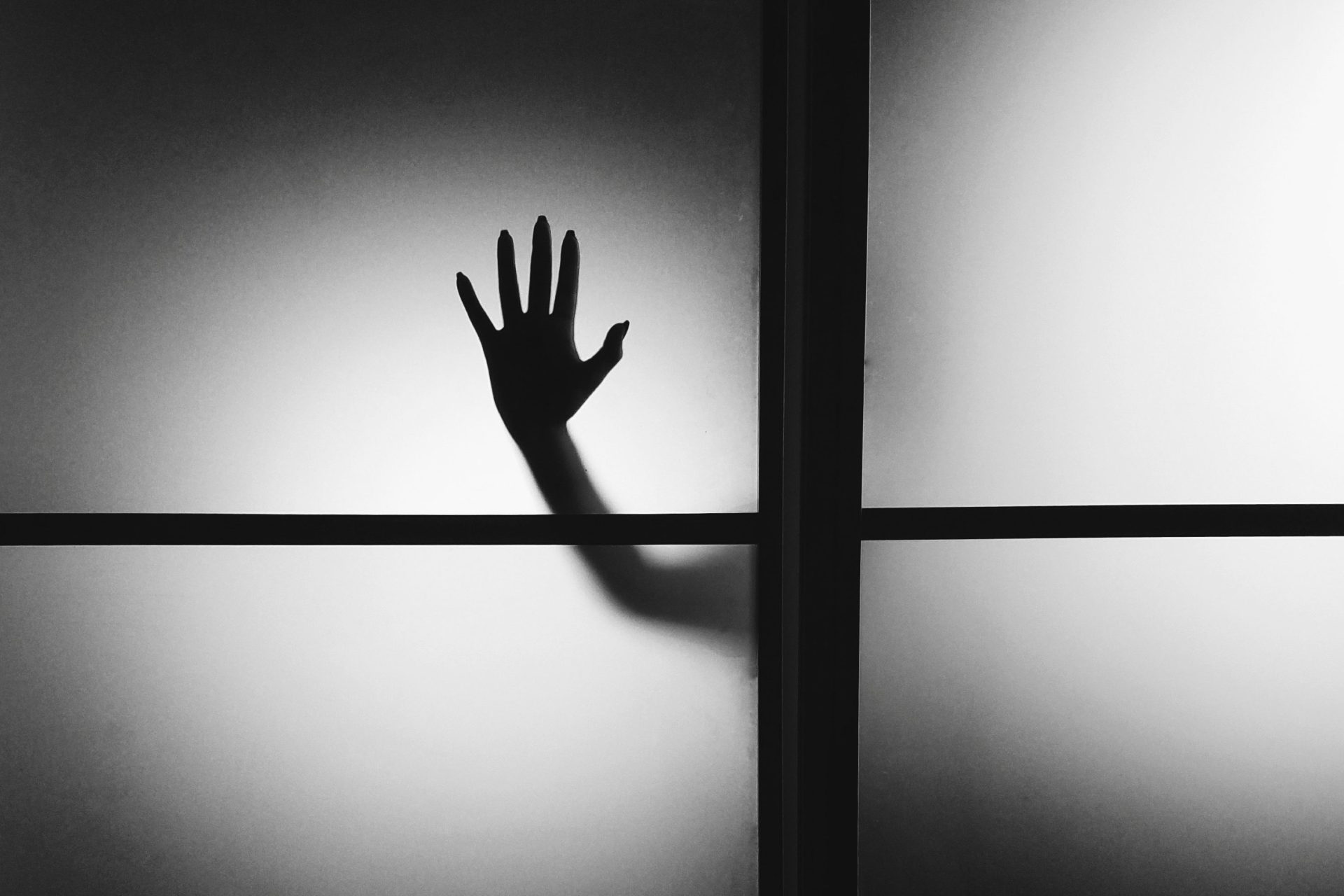 35 Victims On The Creepiest, Gut-Twisting Thing They Have Seen Through Their Window