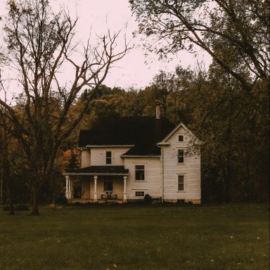 50 True Stories From People Who Have Lived In A Haunted House