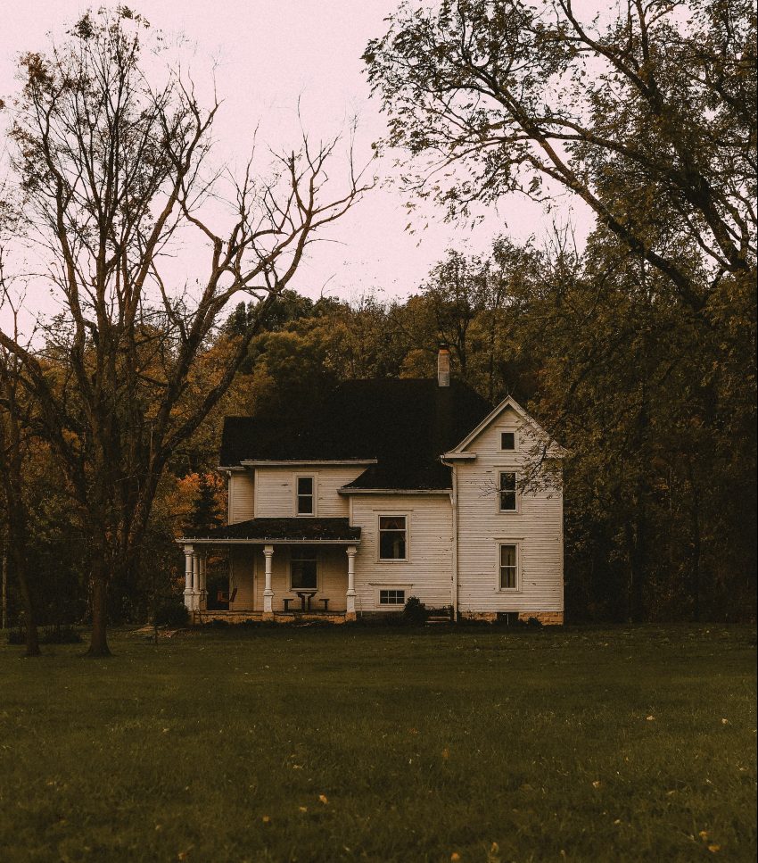 50 True Stories From People Who Have Lived In A Haunted House