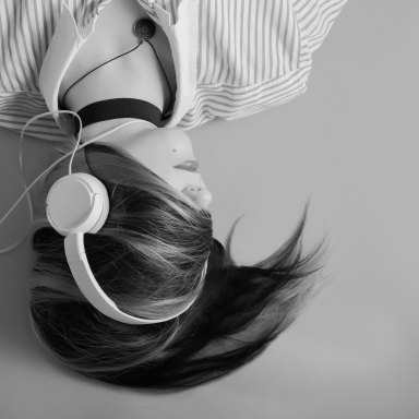 8 Creepy Podcasts That Will Have You Sleeping With The Lights On