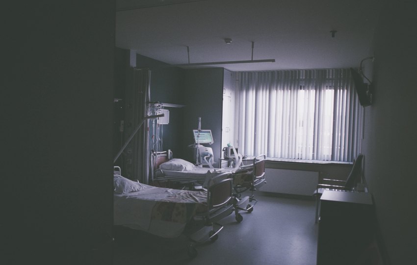 27 Healthcare Workers On The Most Haunting 'Last Words' They've Heard On The Job