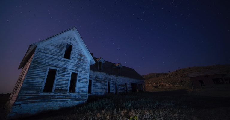 30 Anonymous People Admit To Dark Things That Happened In Their Secluded Hometown 
