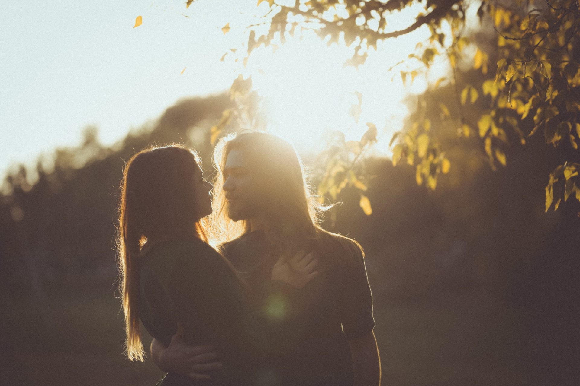 33 Unromantic ‘How Couples First Met’ Stories That Weirdly Worked Out