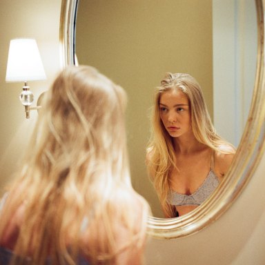 6 Depressing Ways Women Are Made To Feel Like Their Bodies Are ‘Wrong’