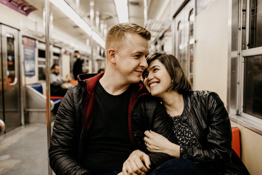50 Ways To Win Over A Girl Whose Love Language Is ‘Physical Touch’