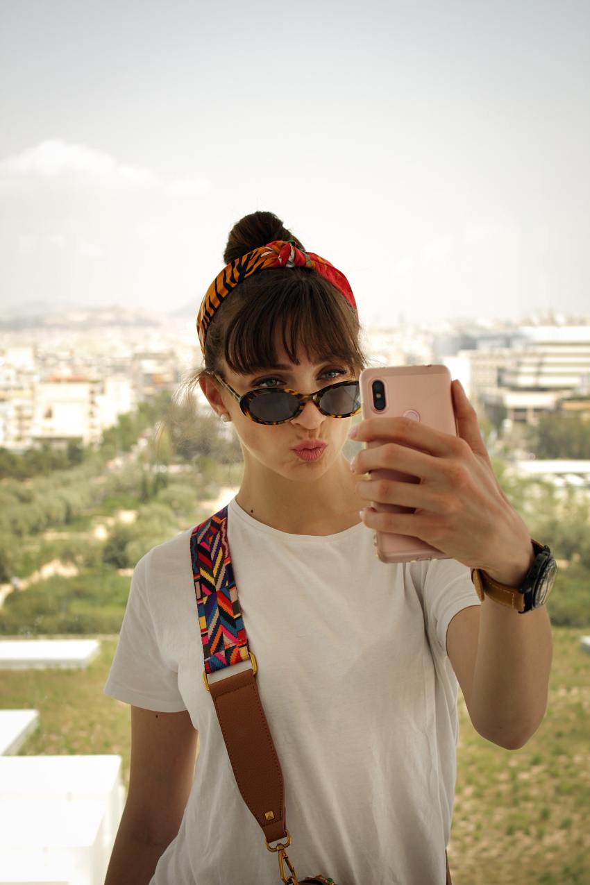 What App Keeps You Up Until 2:00 In The Morning, Based On Your Zodiac Sign