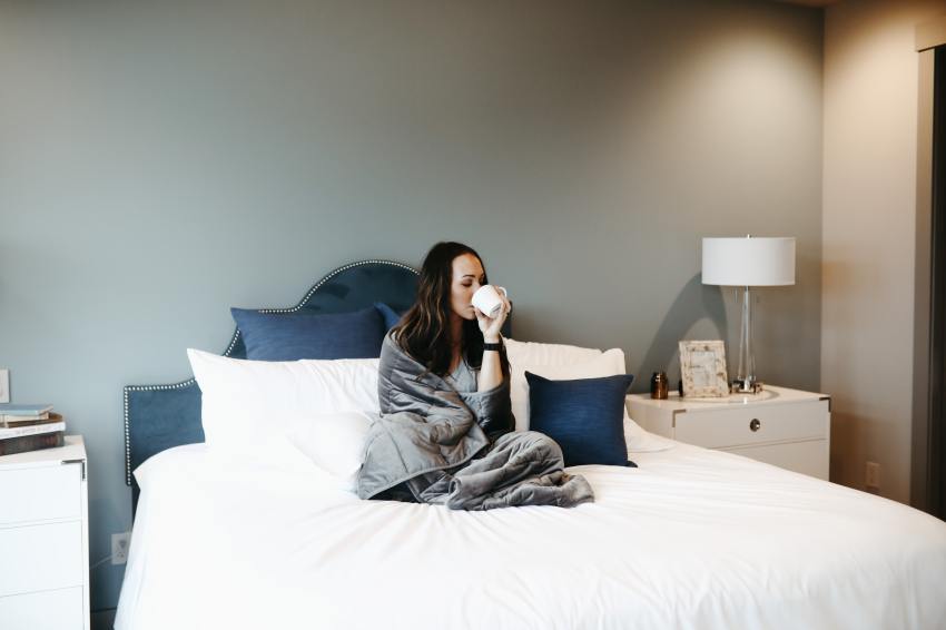 20 Things Your Girlfriend Wants You To Do When She’s On Her Period