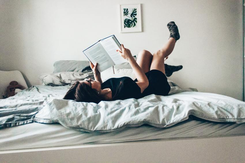 Which Author You Should Follow On Twitter, Based On Your Zodiac Sign