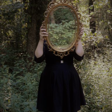 8 Things People Don’t Realize You’re Doing Because You Struggle With Body Dysmorphia