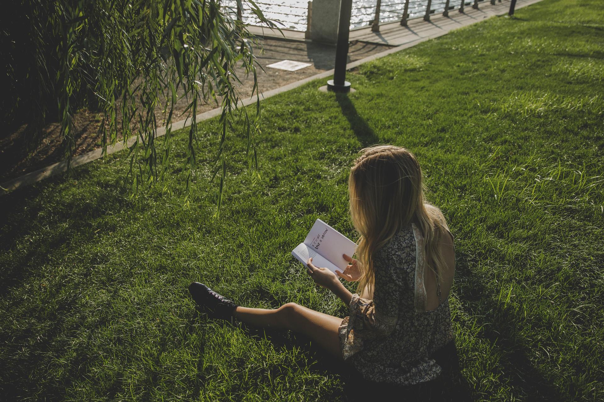 30 Escapist Reads To Distract You From Your Real Problems