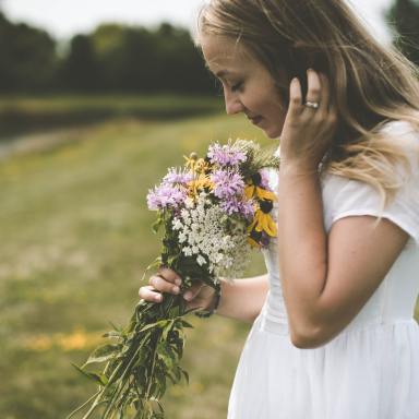 30 Hilarious Messages Florists Were Asked To Attached To Flowers