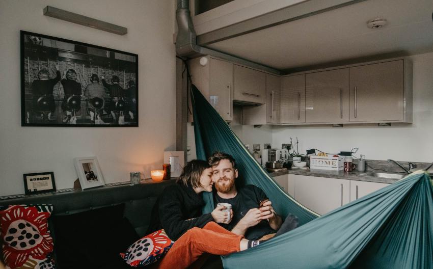 6 Signs You’re Coming Dangerously Close To Cheating